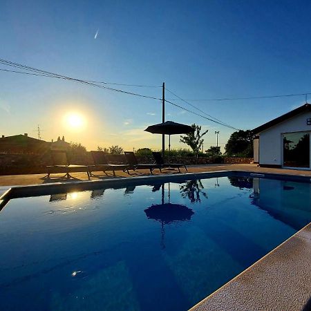 Cozy House With Pool Near Rovinj Apartman Kanfanar Kültér fotó