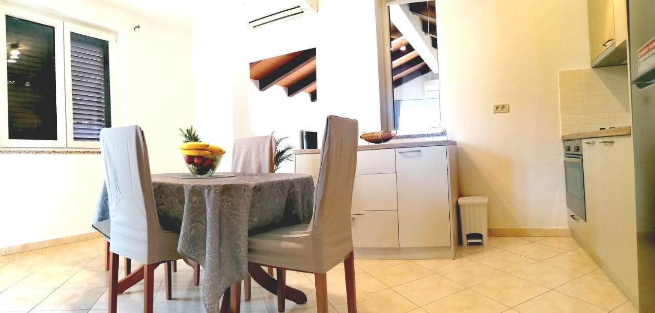 Cozy House With Pool Near Rovinj Apartman Kanfanar Kültér fotó