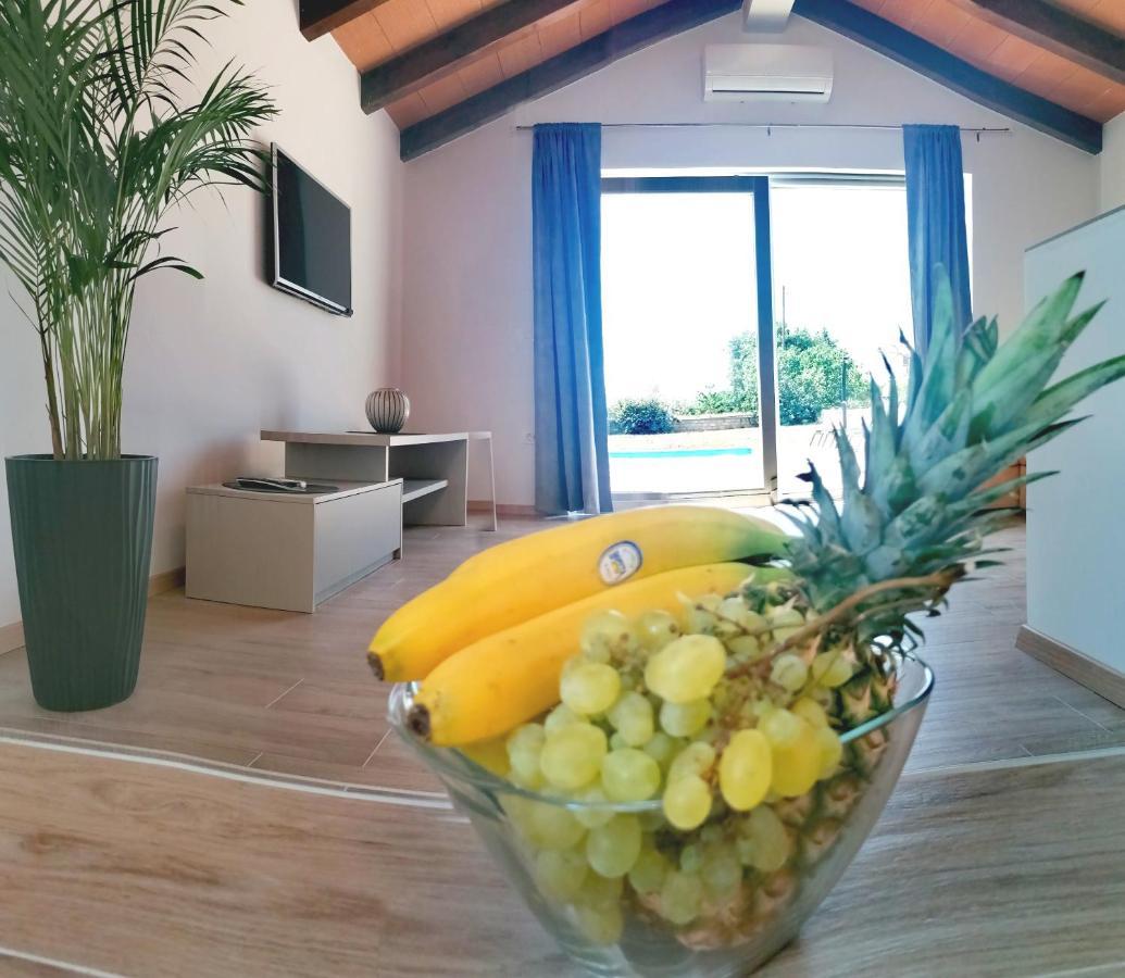 Cozy House With Pool Near Rovinj Apartman Kanfanar Kültér fotó