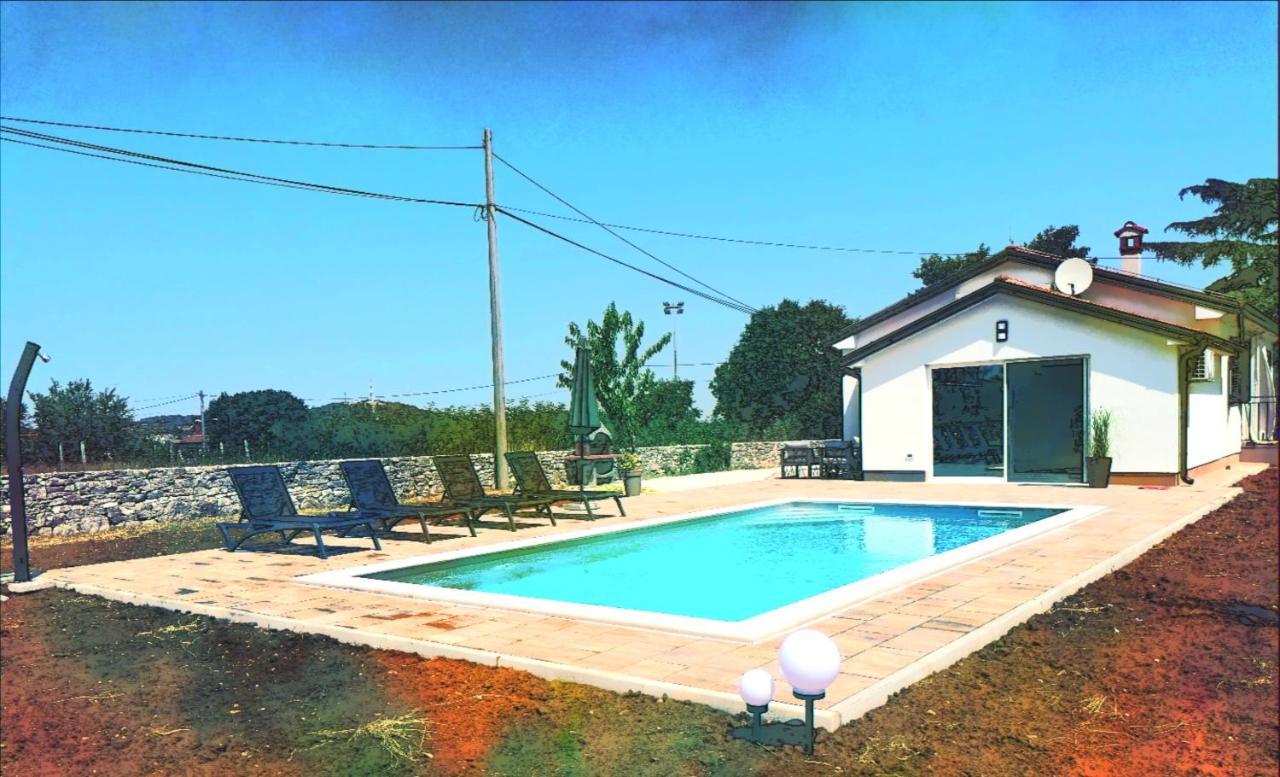 Cozy House With Pool Near Rovinj Apartman Kanfanar Kültér fotó