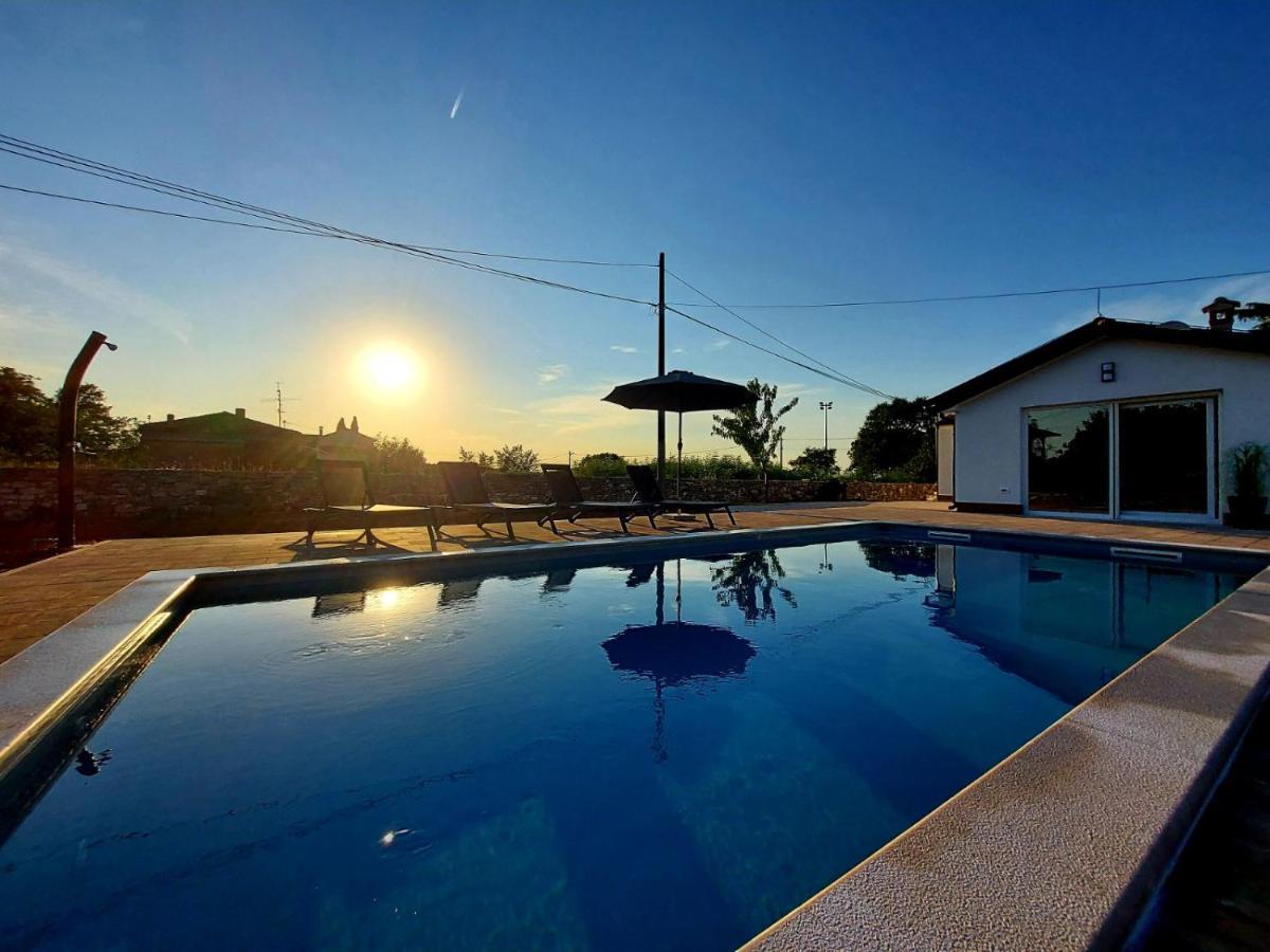 Cozy House With Pool Near Rovinj Apartman Kanfanar Kültér fotó